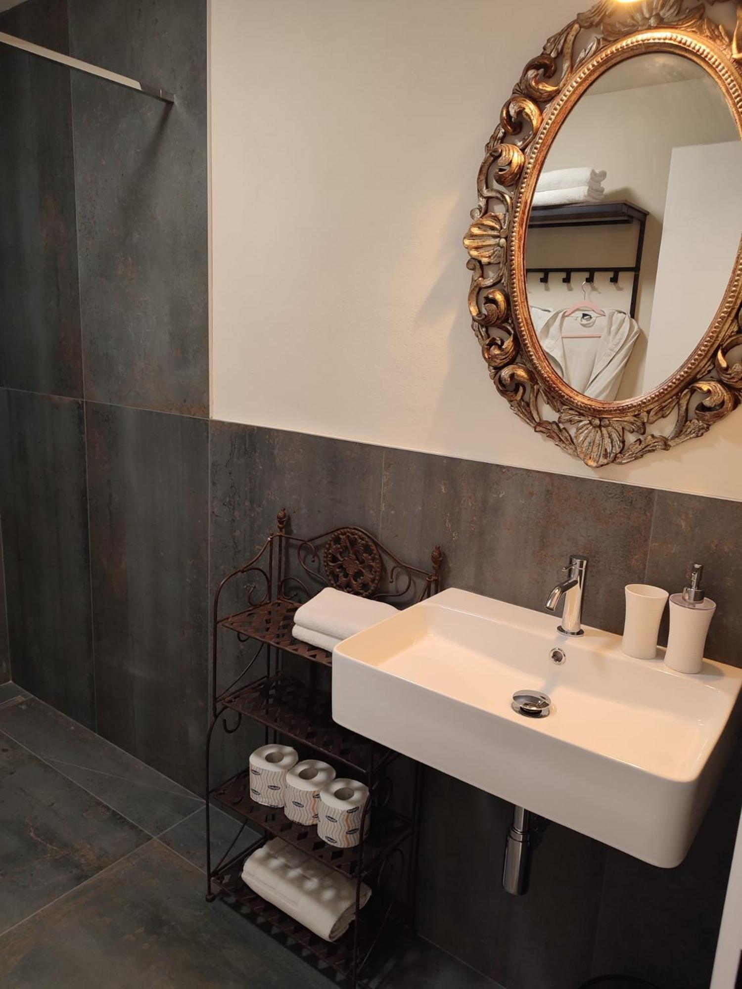 Casa Vacanze Bella-Host By Foresteria Bergamo Bella ภายนอก รูปภาพ